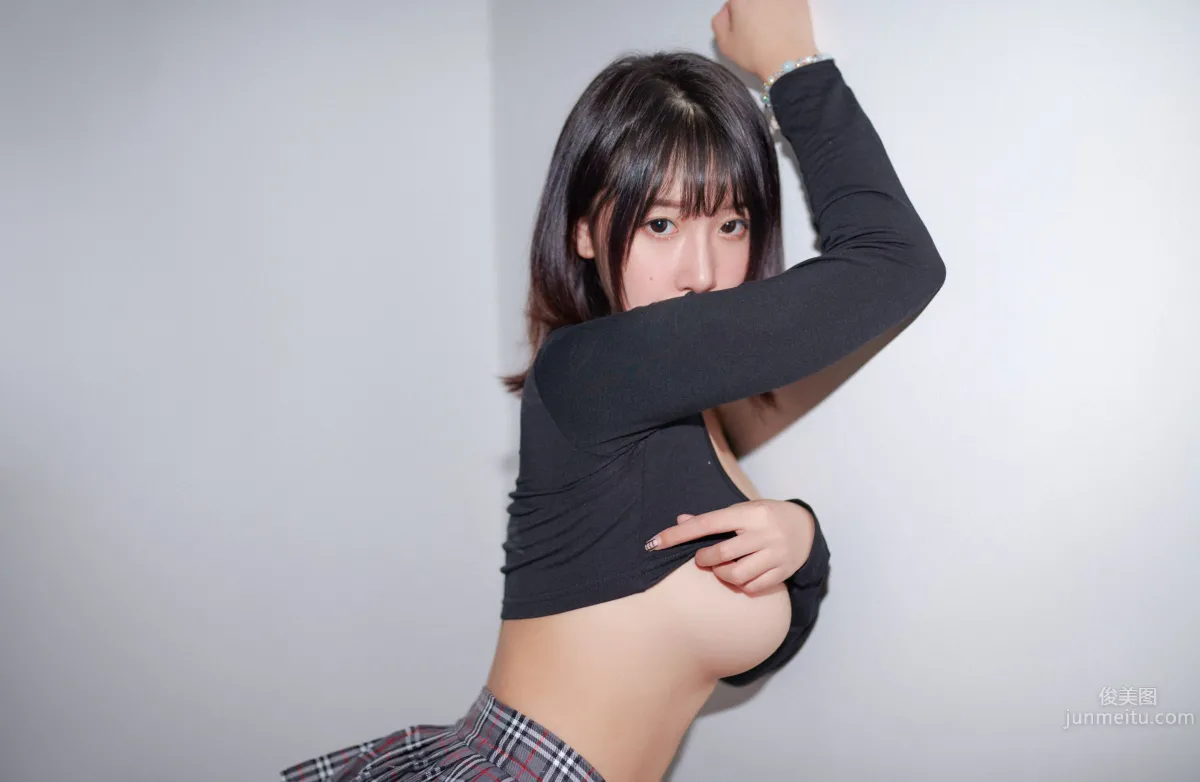 貓九- 熟女風與駝色毛衣 16