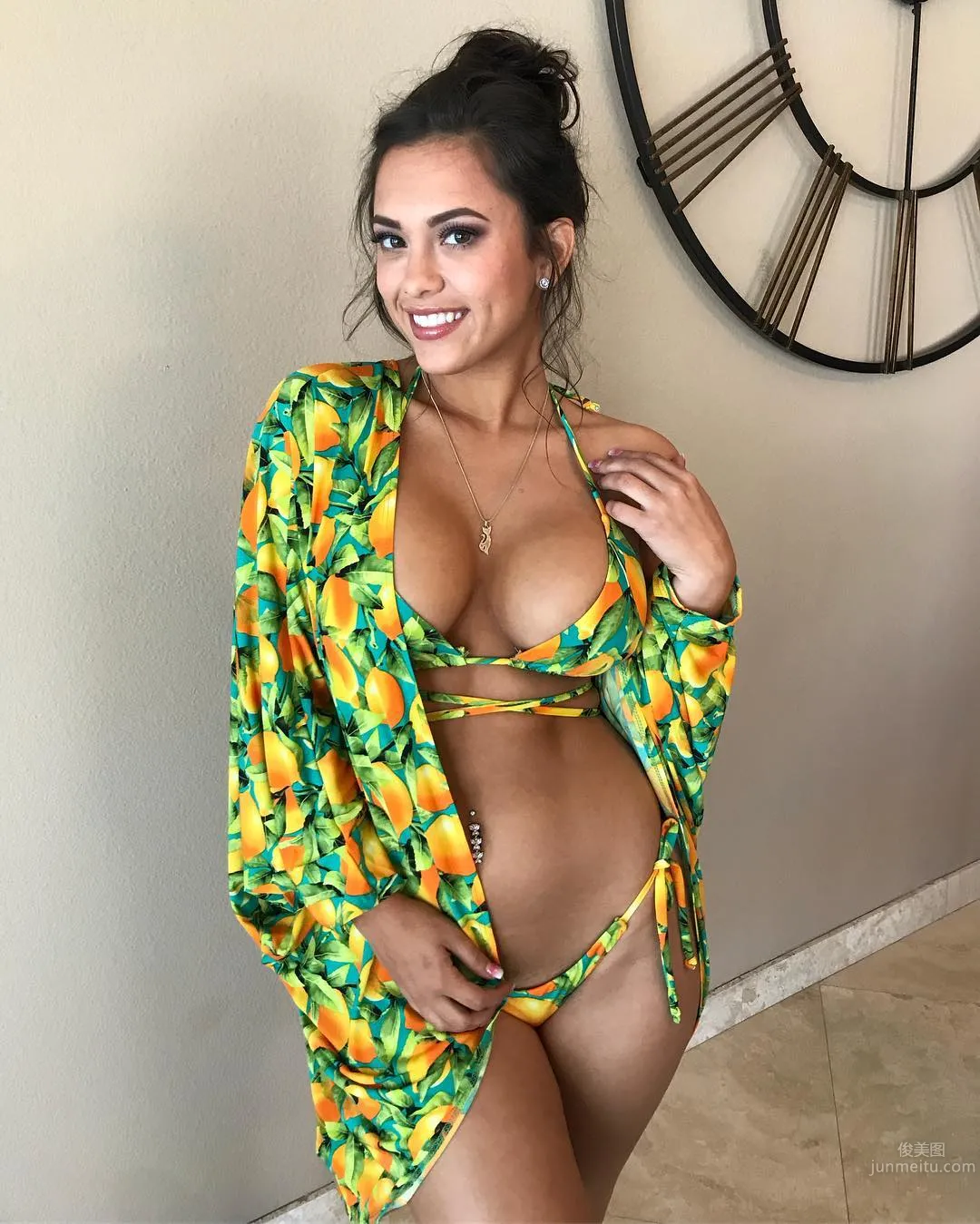 Amber Fields- 美国肉感模特美照_0