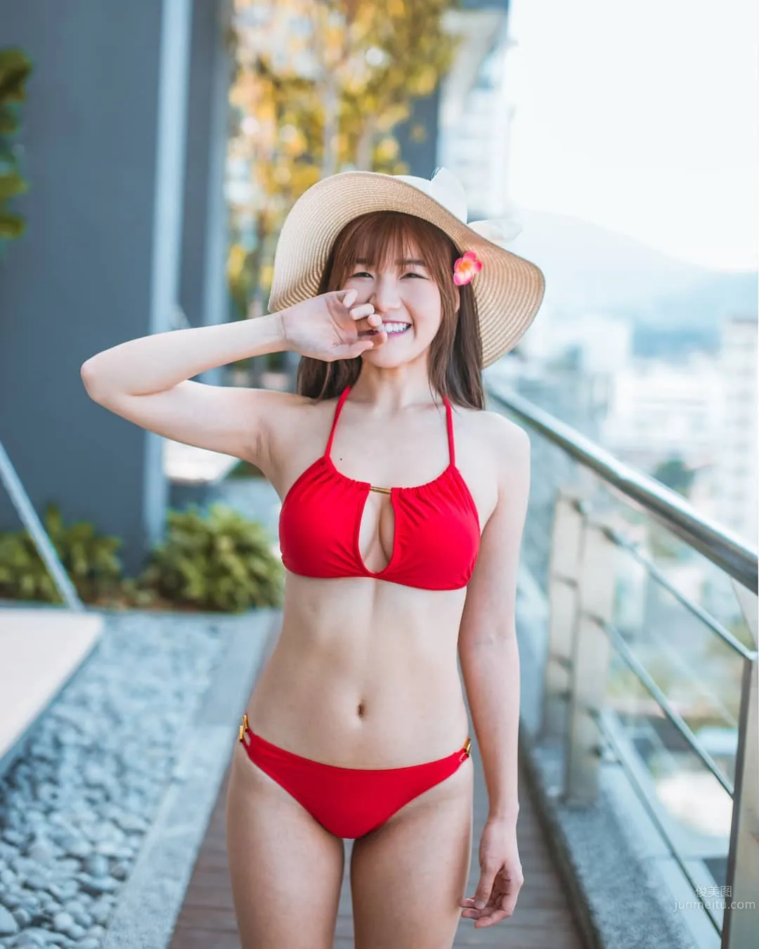 收紅包啦！大馬正妹蕭佩兒挺「黃金奶」來拜年 4