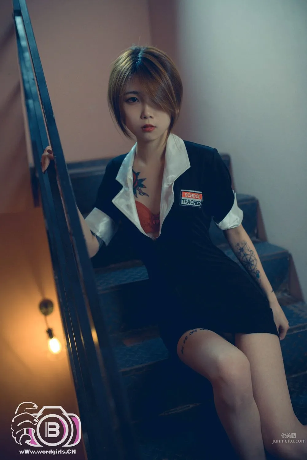[TouTiao头条女神] 2019-11-22 楼梯间的长腿女秘书 李温柔_9