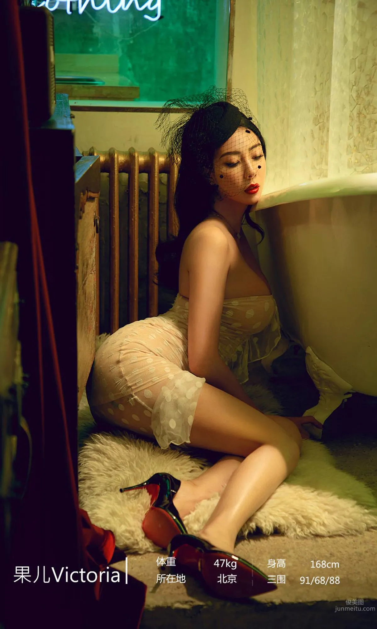 暗夜系的果兒Victoria 若隐若現的美人 34