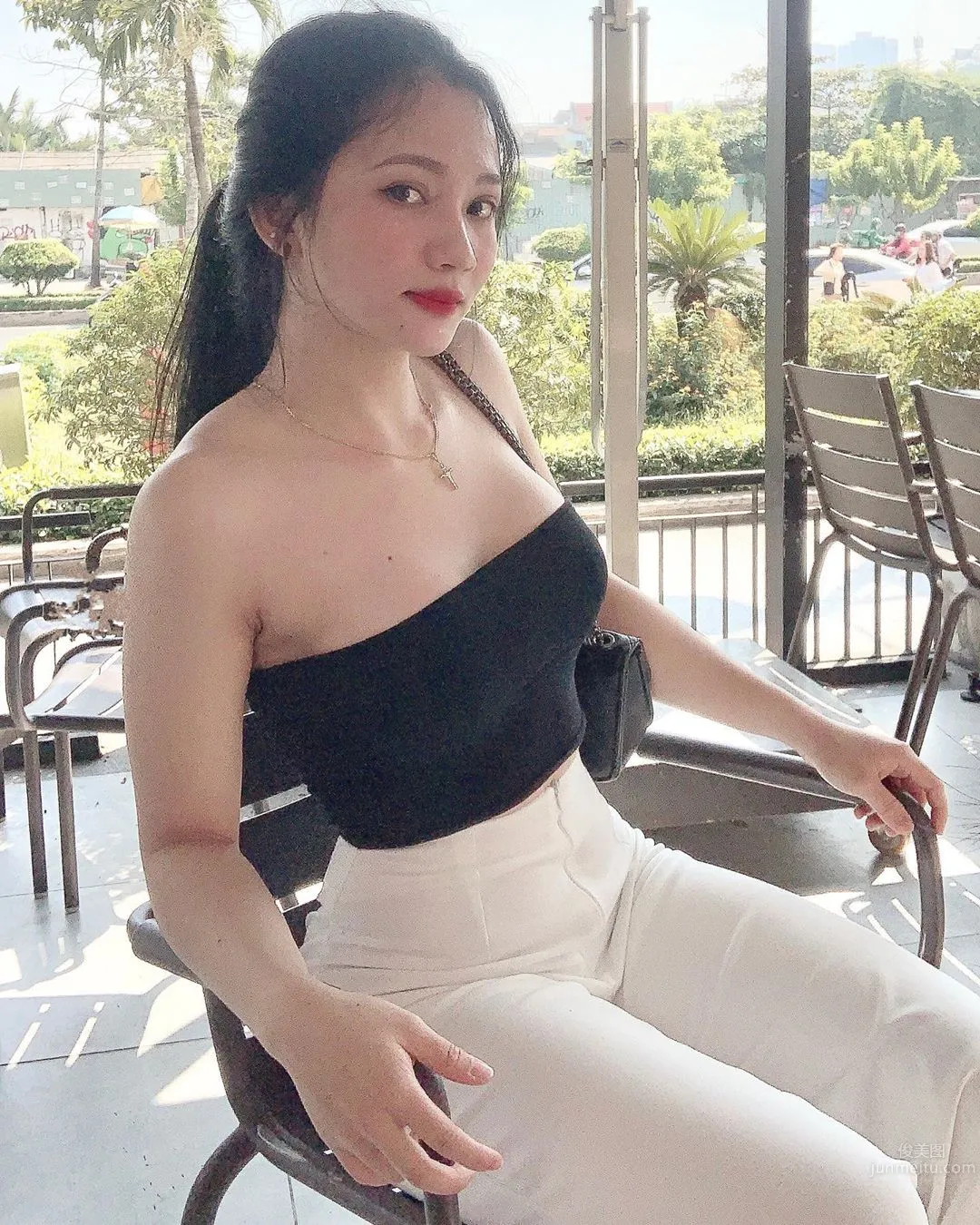 越南健身妹「Hoang Ha」細腰豐臀全靠毅力打造，日常辣又有力！ 27