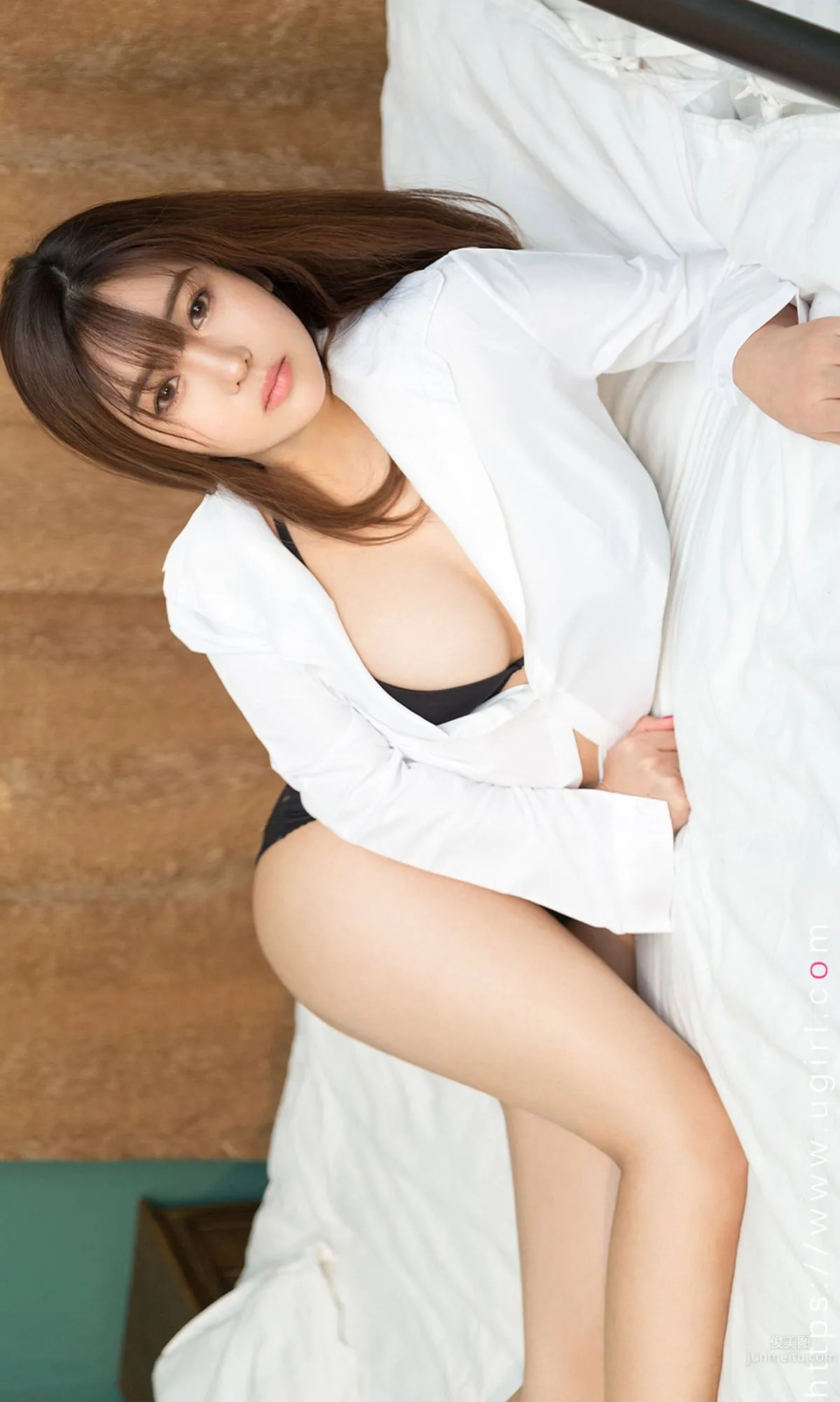 歐亞琪春光乍洩 一襲純白色襯衣 5