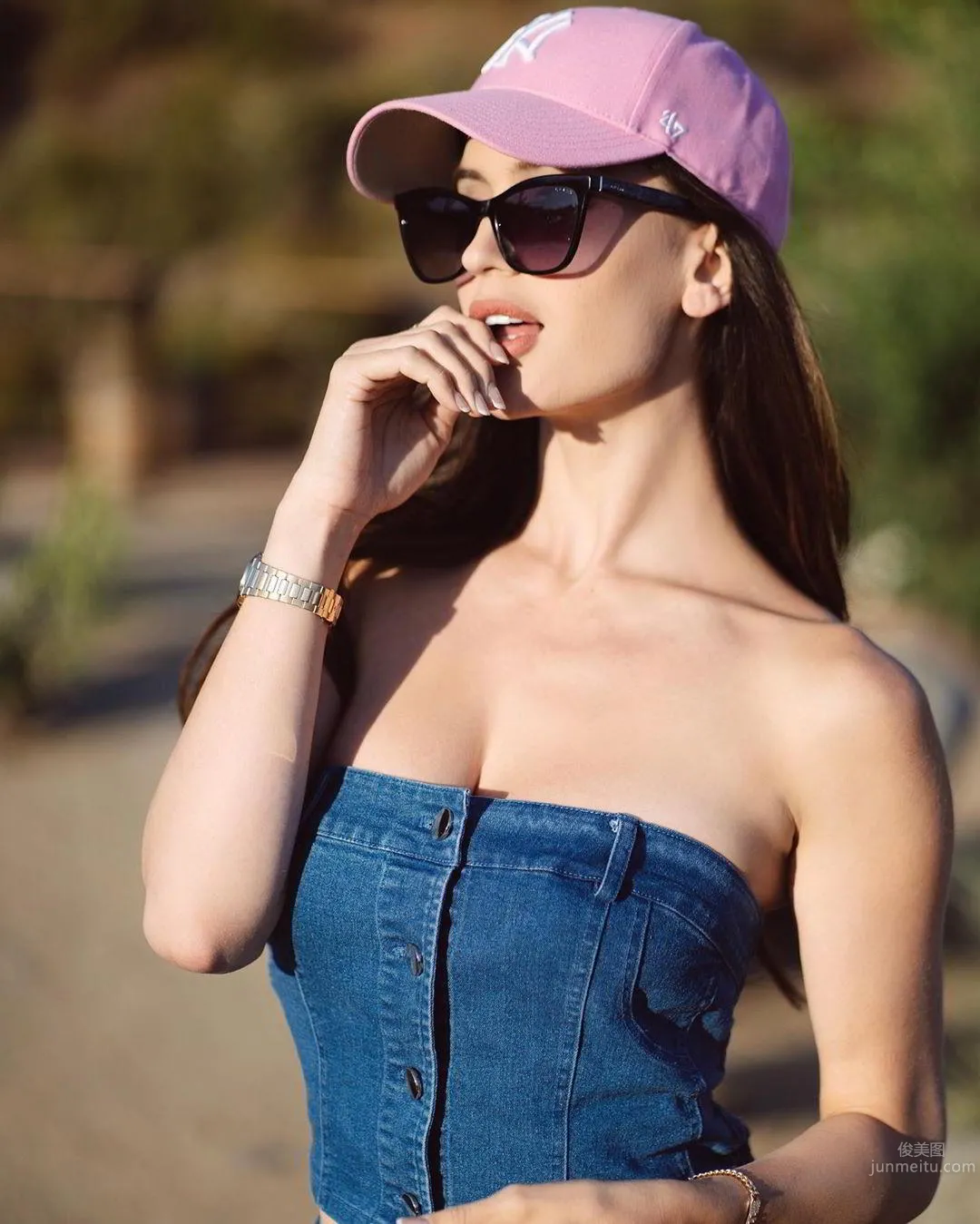 摇起来！性感女DJ冷艳外表底下藏狂热魂_6