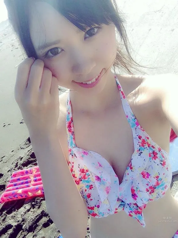 楠ろあ-[甜美天然呆]的制服高校妹 10