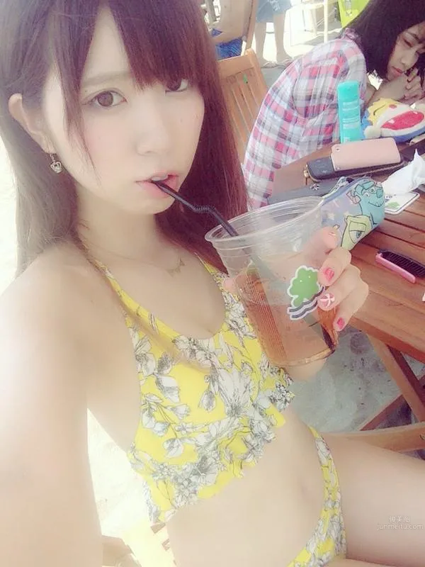 楠ろあ-[甜美天然呆]的制服高校妹 11