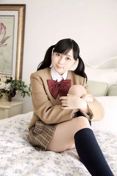 小鮒莉紗-黑發美少女物語 12