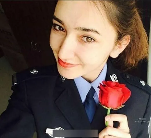 迪丽热巴·牙合甫-特警私房照_0
