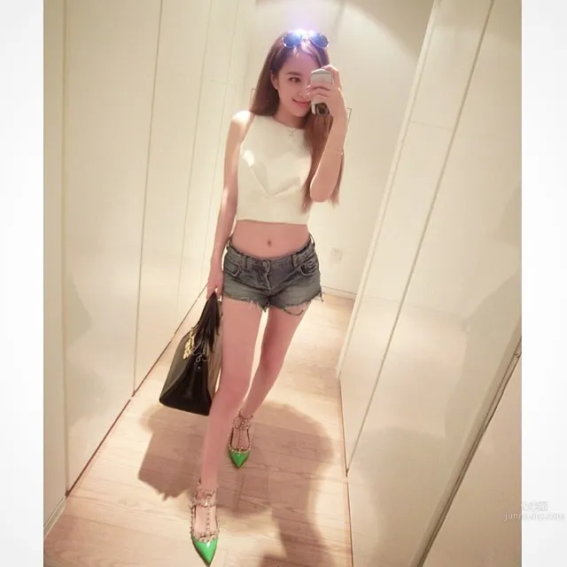 Misselvayy- 令人羨慕E奶翹臀白皙美腿正妹 4