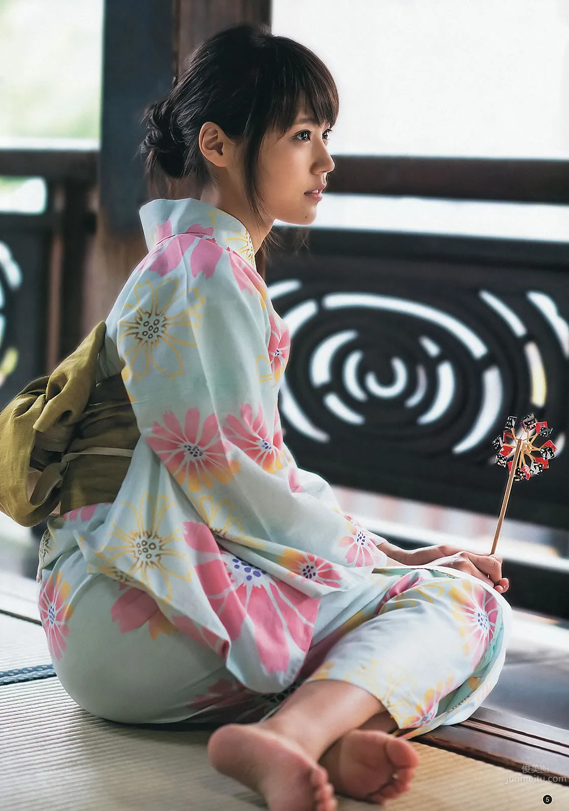 [Weekly Young Jump] 2013 No.33 34 有村架純 島崎遙香 鈴木愛理 小島瑠璃子 ベイビーレイズ 14