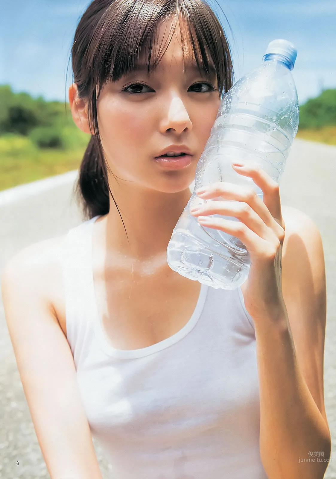 [Weekly Young Jump] 2013 No.44 45 新川優愛 志田友美 上西恵 山地まり 13