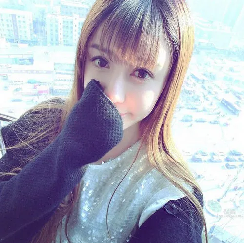 王梦实- 喜欢在夏天穿着内衣拍照的小藤井莉娜_0