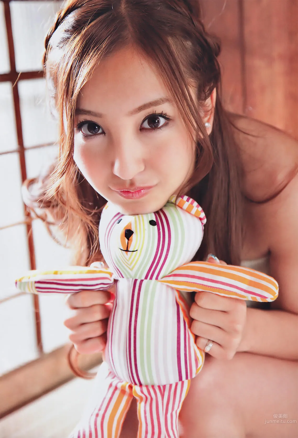 [Monthly Young Magazine] 2010.09 板野友美 山本梓 新川优爱 佐武宇绮_5