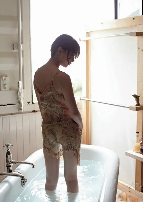 神室舞衣(神室まい)- 「魔性の美女」寫真集 46