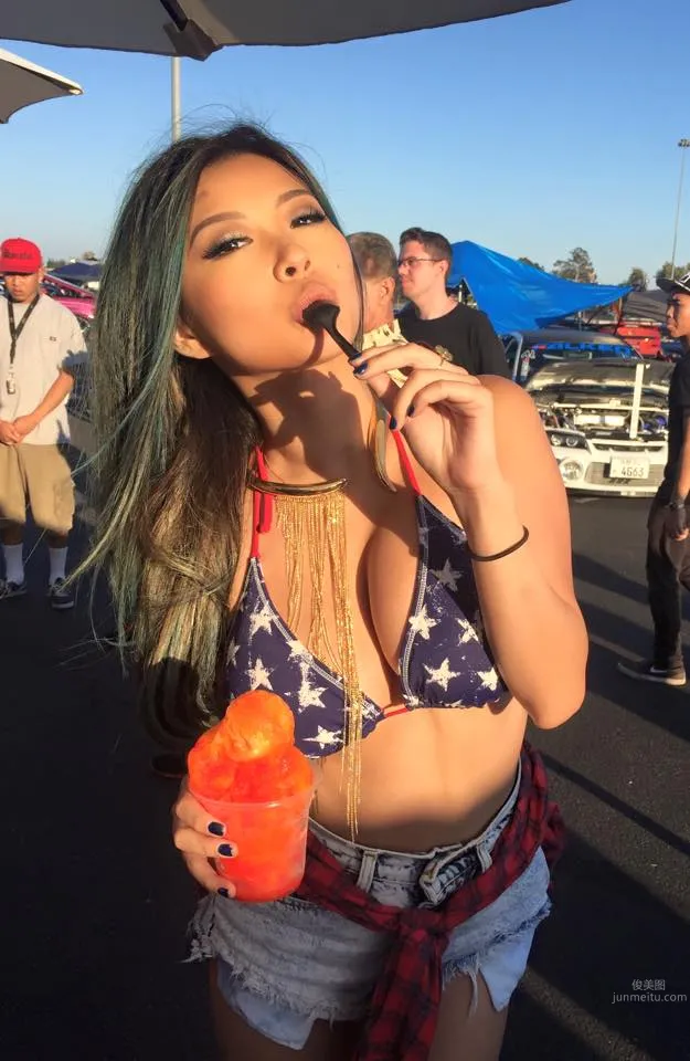 Vicki Li- 身材超級犯規的美國華人模特 17