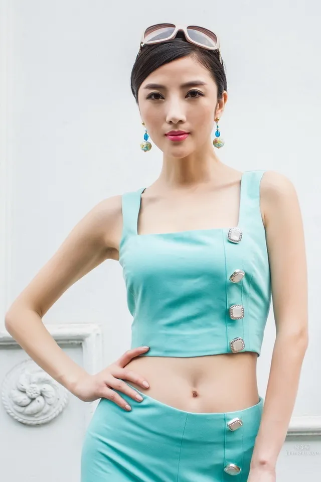 章佳怡- 新一代性感車模小天後 34