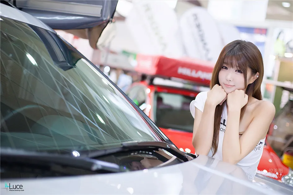 韓國超級車模許允美美圖 54