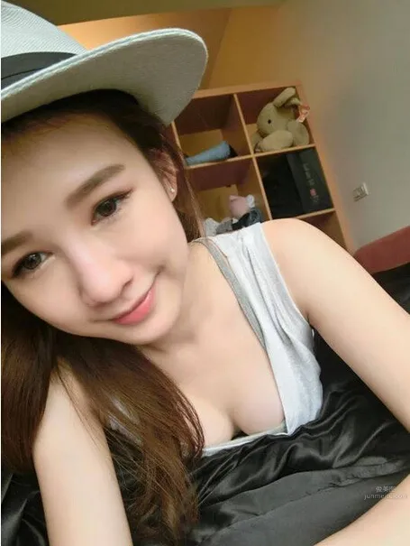 黃筱築- FHM勞軍正妹初夏解放 6