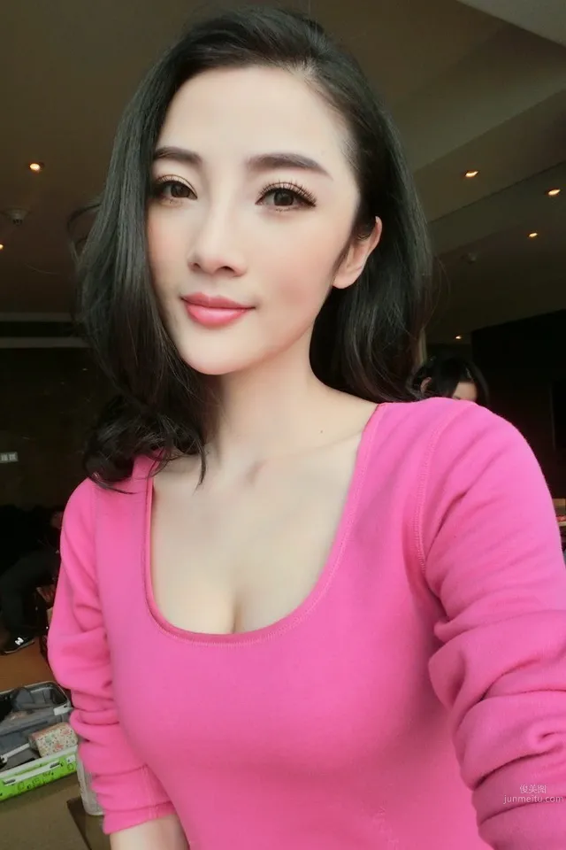 章佳怡- 新一代性感車模小天後 46