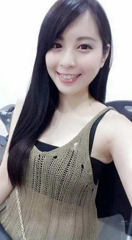 陳容梵- 膚白甜美正妹 2