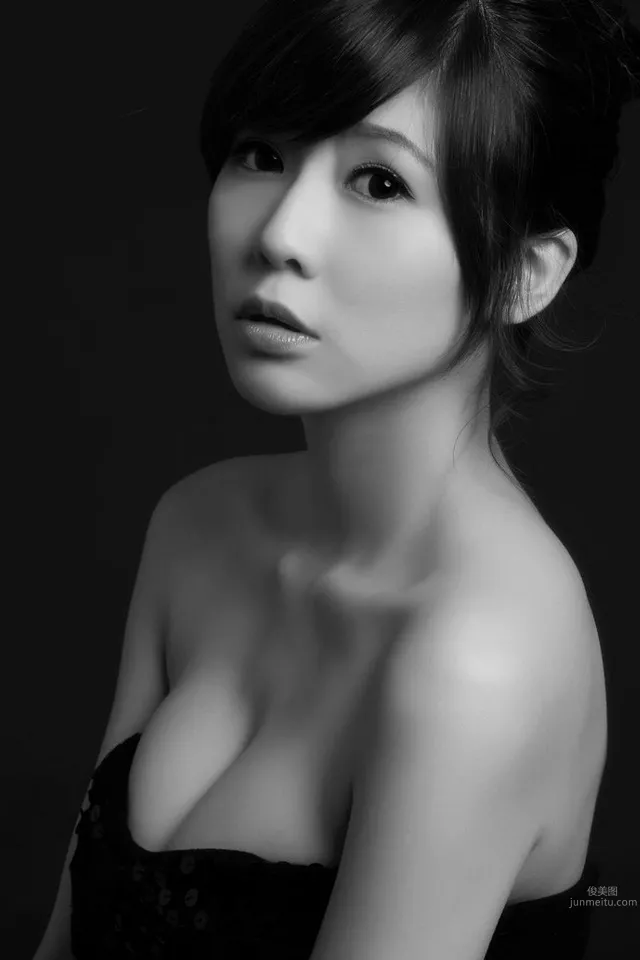 蓝妍宁(藍筠筑)- 童颜萌系猫娘～_0