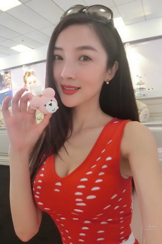 章佳怡- 新一代性感車模小天後 39
