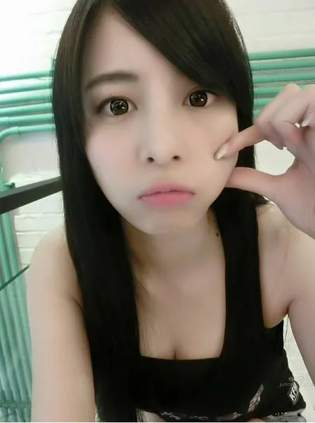 陳容梵- 膚白甜美正妹 7