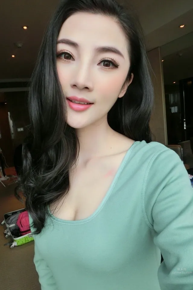 章佳怡- 新一代性感車模小天後 48