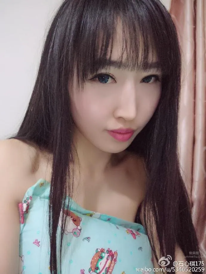 石心琪- 丁字褲惹火内衣私房寫真 25