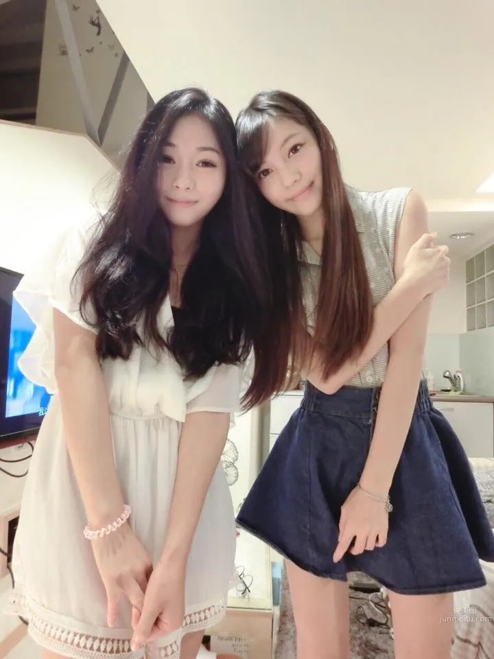 Banbi班比- 迷你短裙大方秀白皙細長美腿 17