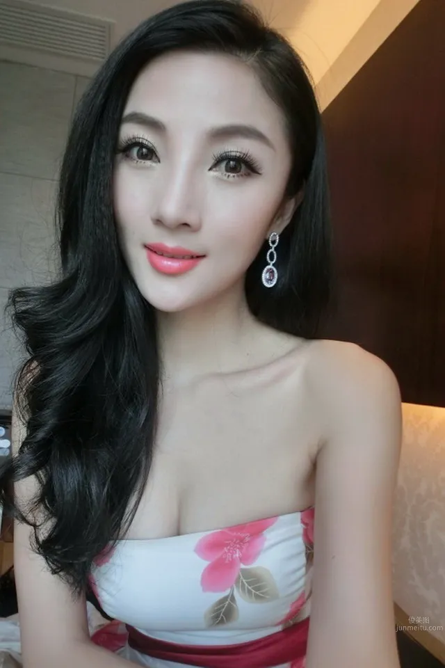 章佳怡- 新一代性感車模小天後 64