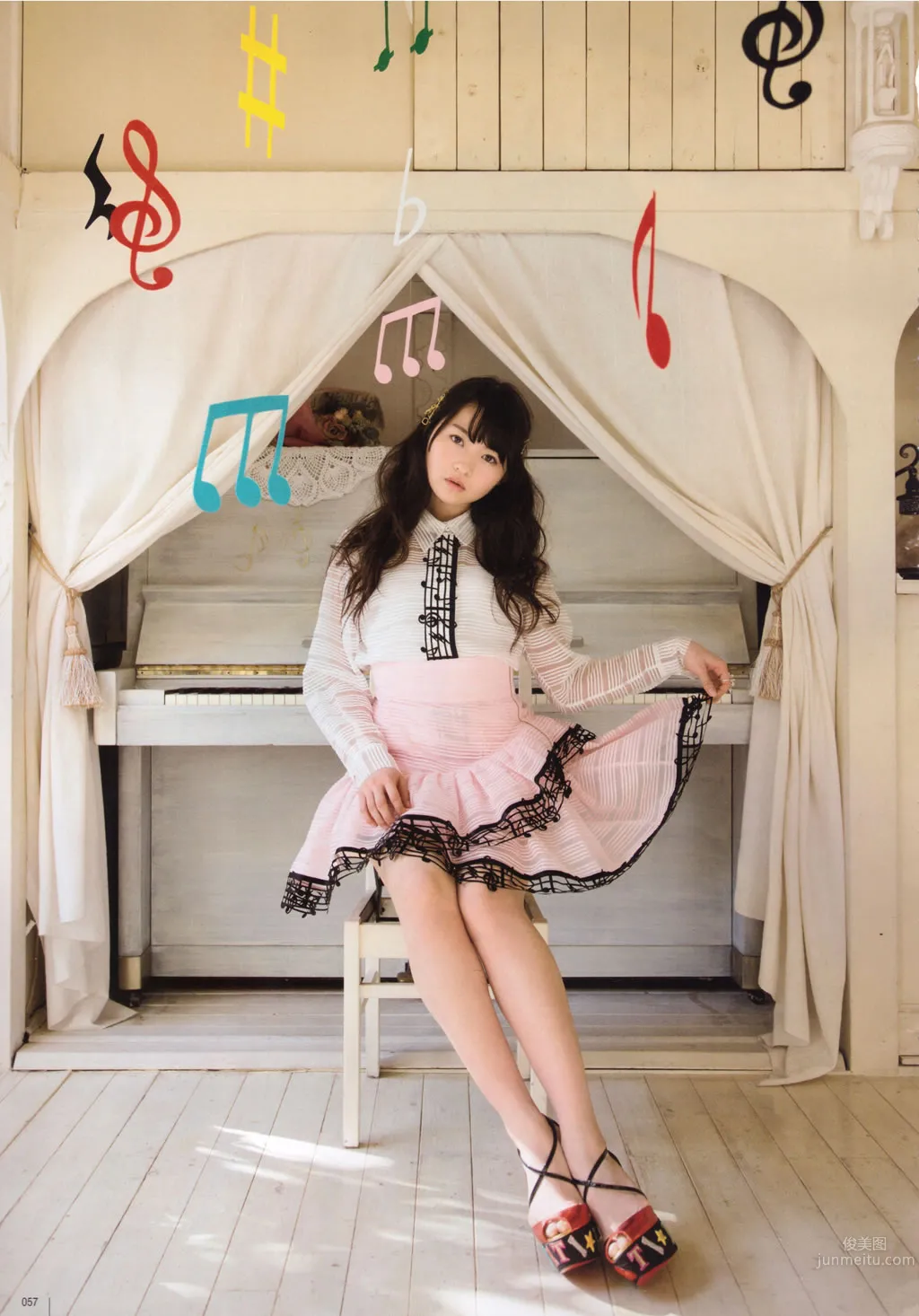[UTB] 2015.05 西野七瀬 高柳明音 込山榛香 伊藤萬理華 鞘師裡保 鈴木愛理 岡井千聖 + 别冊付録 白石麻衣 中元日芽香 深川麻衣 和田まあやの 49