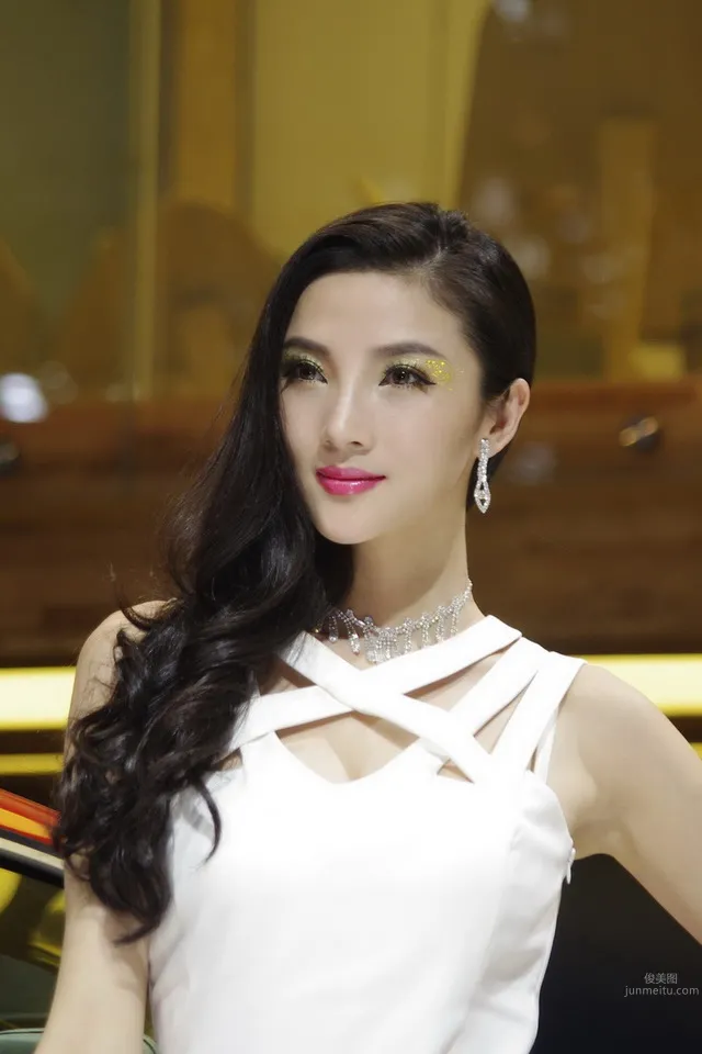 章佳怡- 新一代性感車模小天後 23