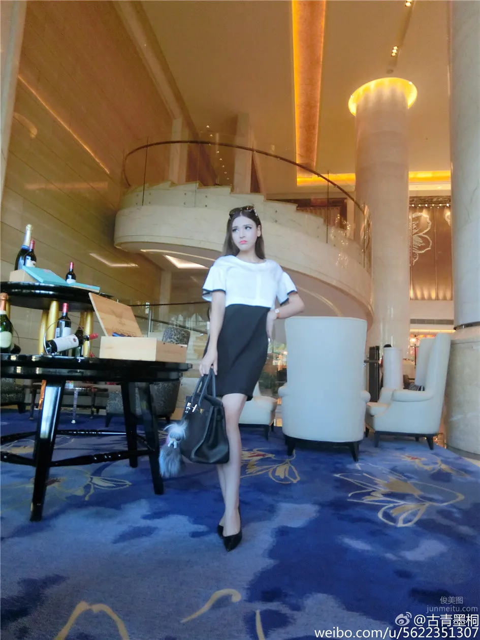 蘇夏妞妞- 性感美女微博工作自拍圖集 35