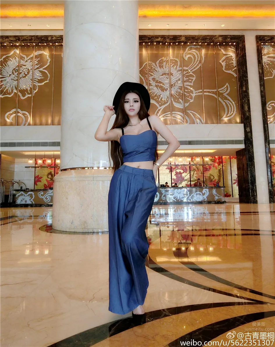 蘇夏妞妞- 性感美女微博工作自拍圖集 6