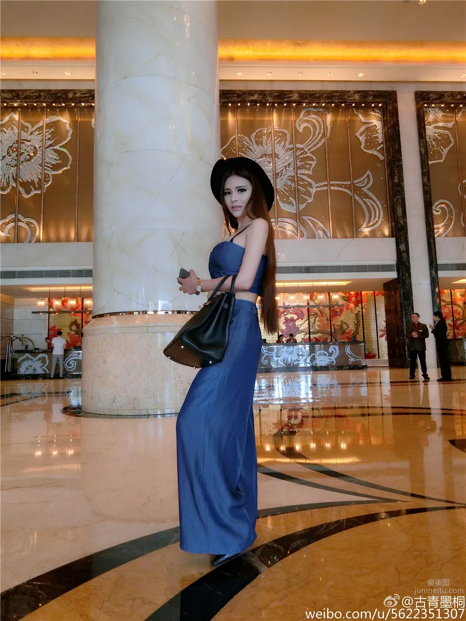 蘇夏妞妞- 性感美女微博工作自拍圖集 4