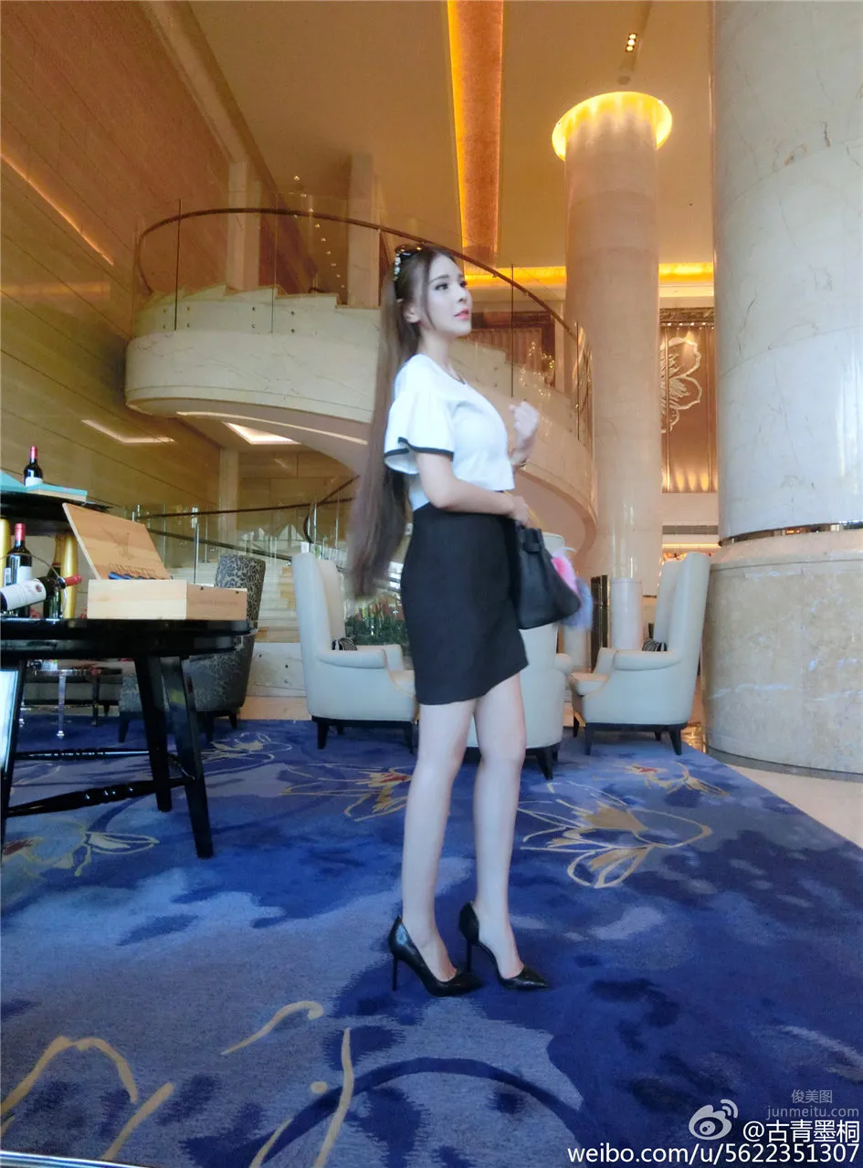 蘇夏妞妞- 性感美女微博工作自拍圖集 36