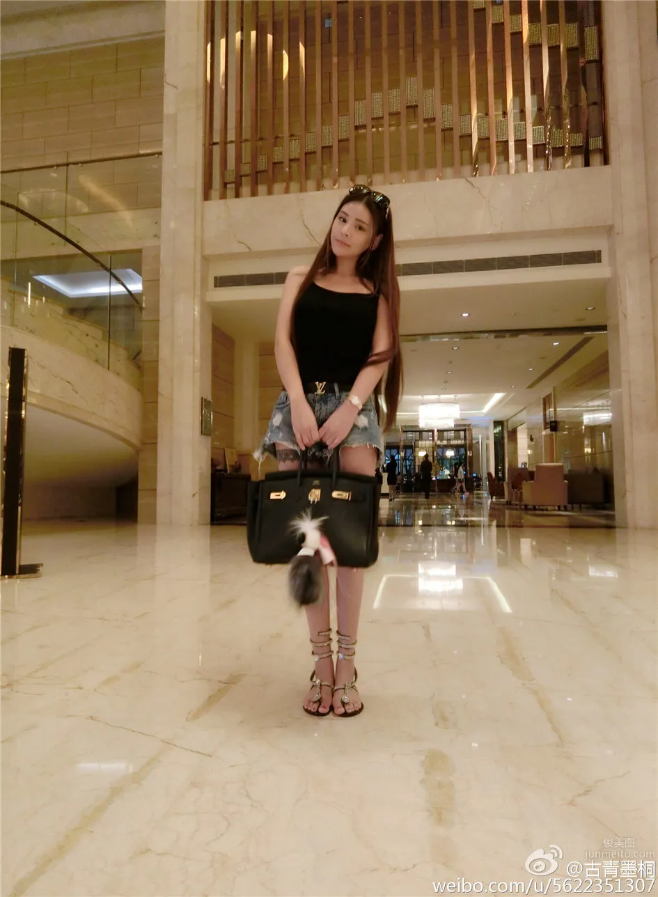 蘇夏妞妞- 性感美女微博工作自拍圖集 16