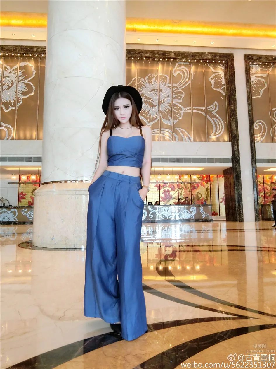 蘇夏妞妞- 性感美女微博工作自拍圖集 7