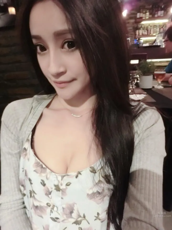 Avril艾葳(詹艾葳)- 腿长美胸私拍美照分享_19