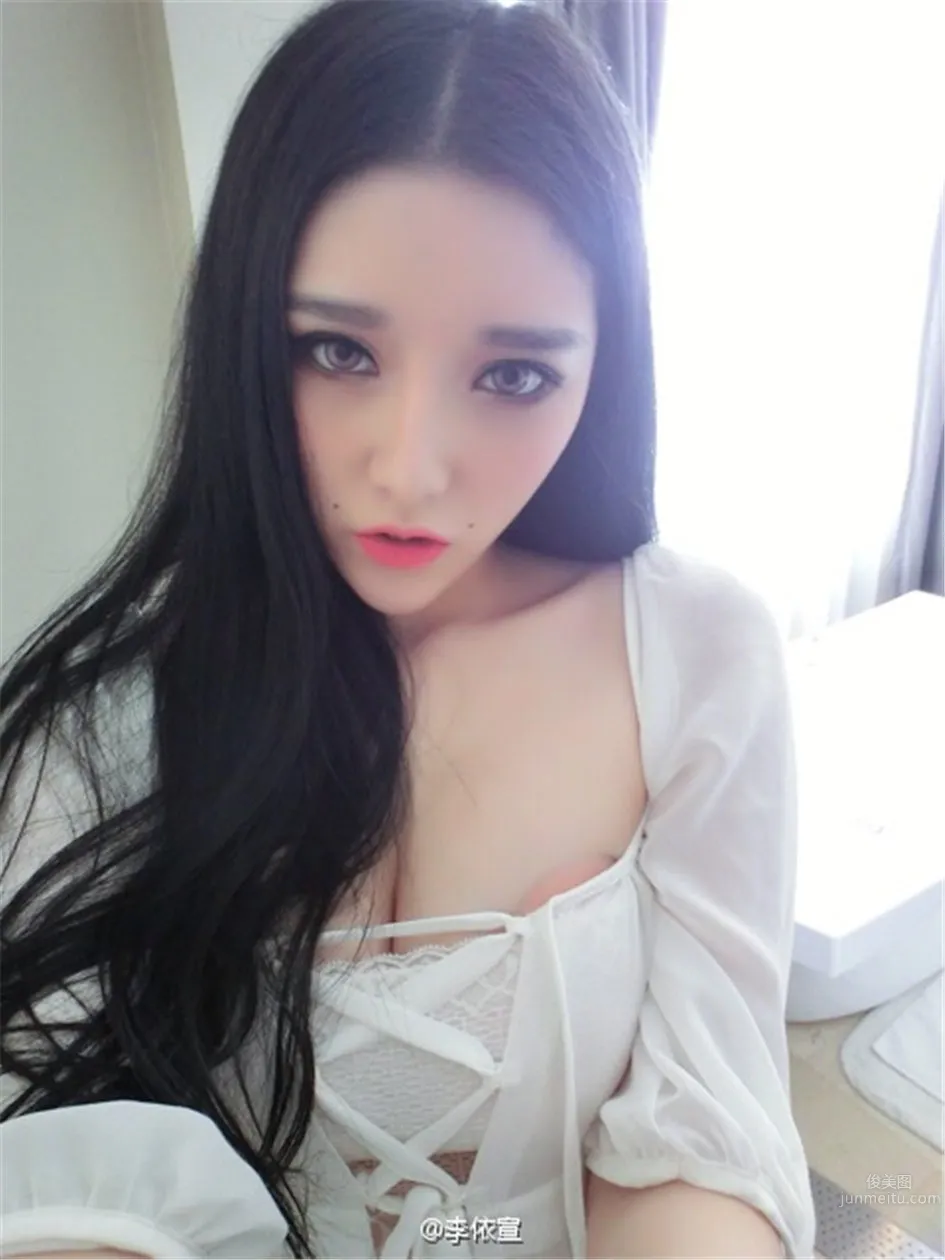 李依宣- 性感嫩模私密自拍圖片 17