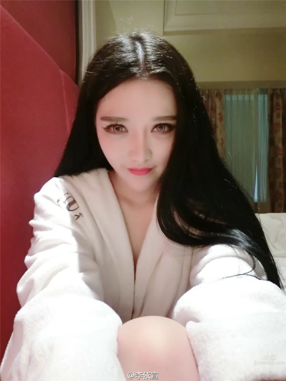 李依宣- 性感嫩模私密自拍圖片 11