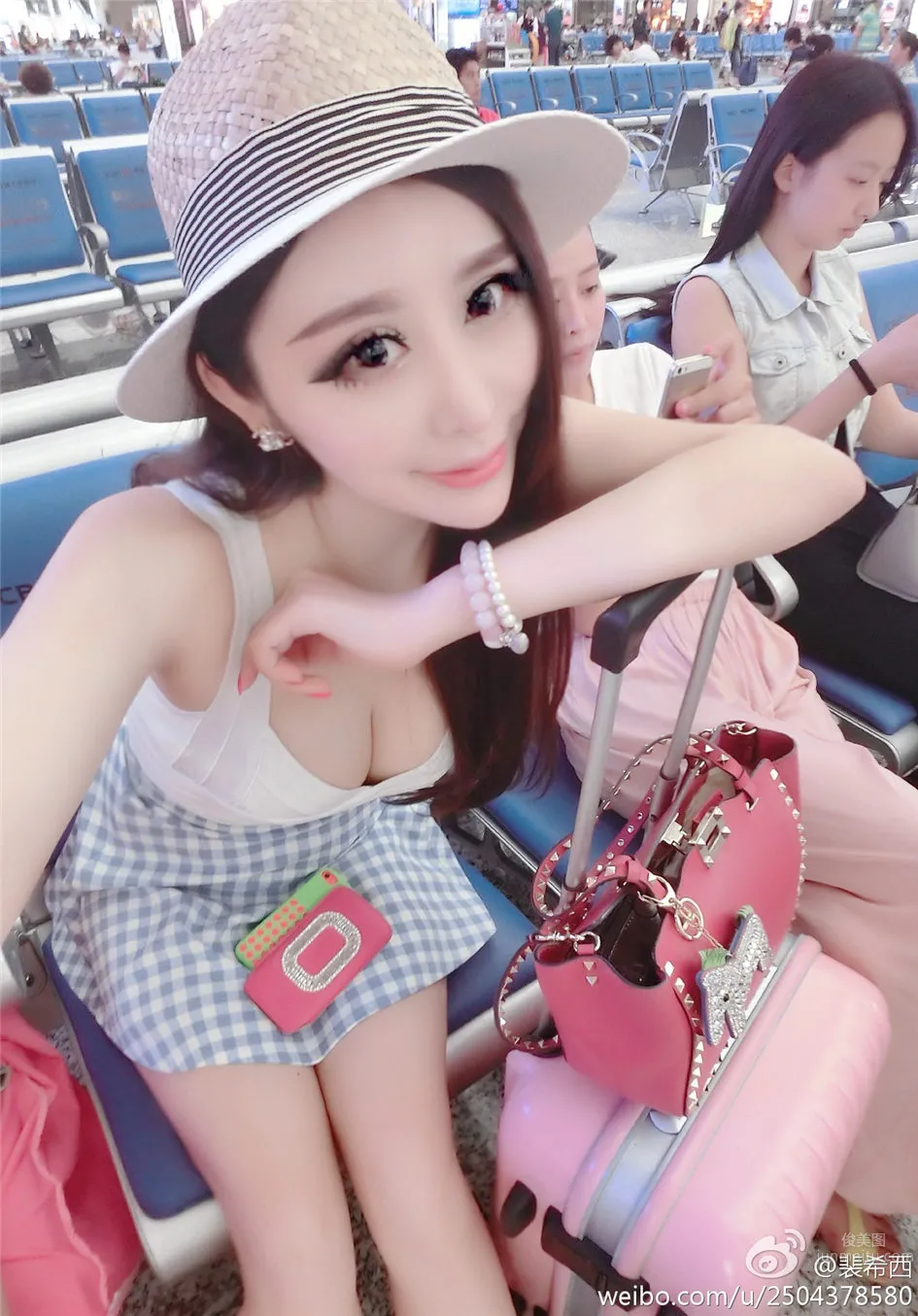 裴希西- 性感小美女酥胸自拍圖片 14