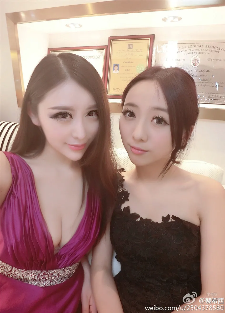 裴希西- 性感小美女酥胸自拍圖片 21