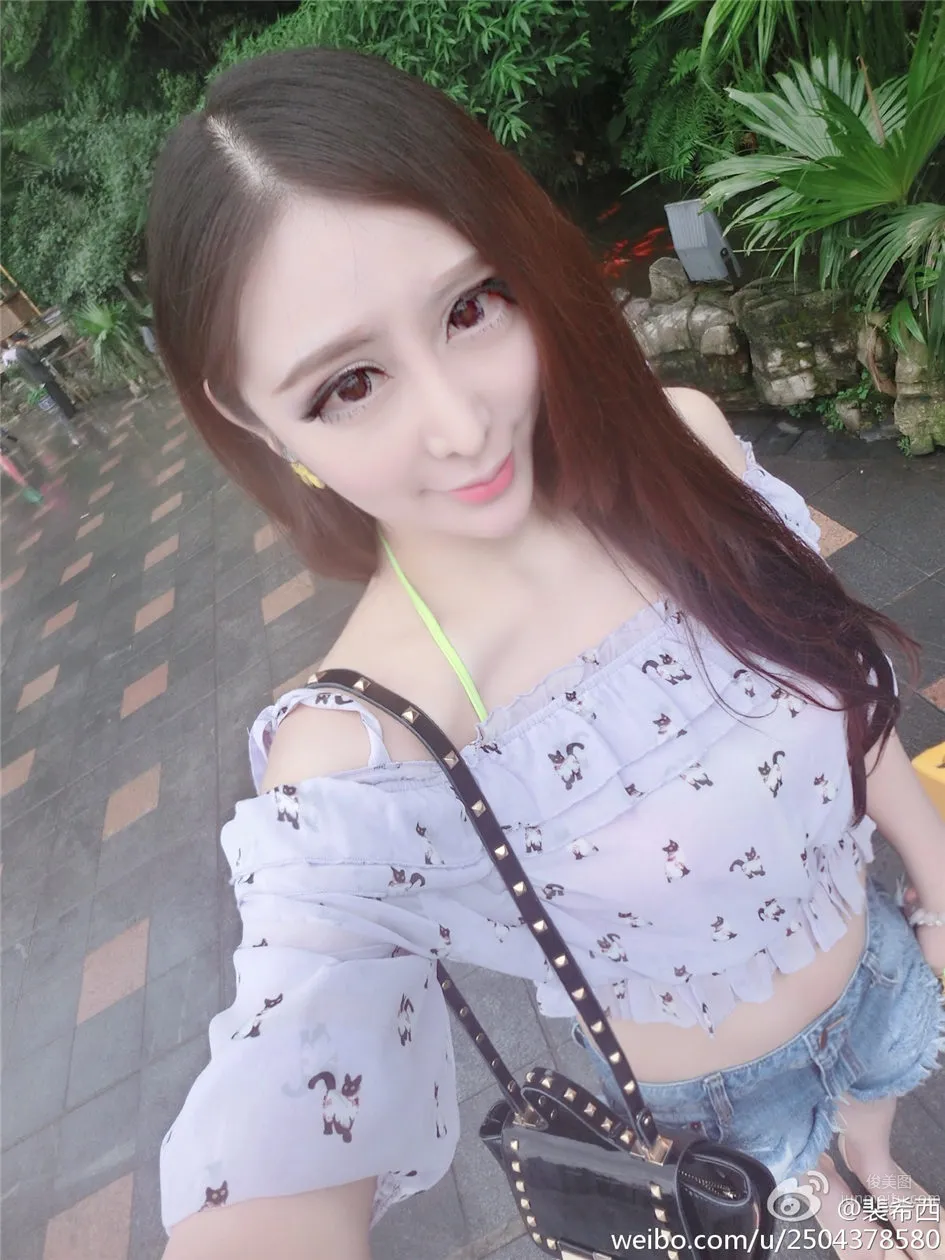 裴希西- 性感小美女酥胸自拍圖片 31