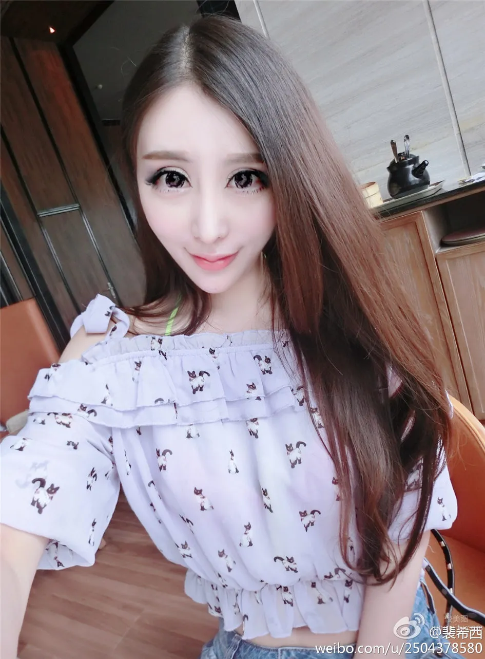 裴希西- 性感小美女酥胸自拍圖片 30