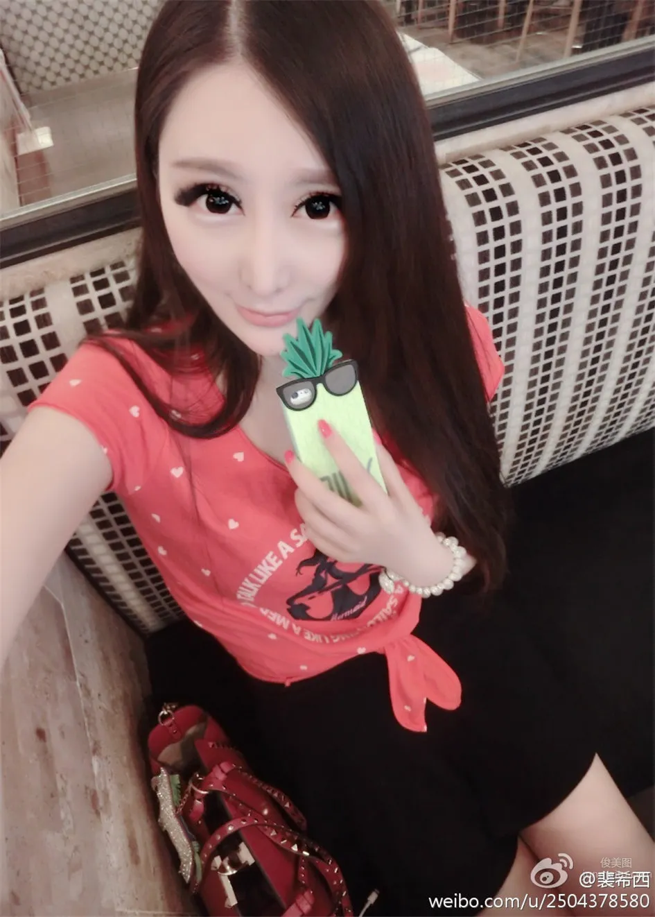 裴希西- 性感小美女酥胸自拍图片_2