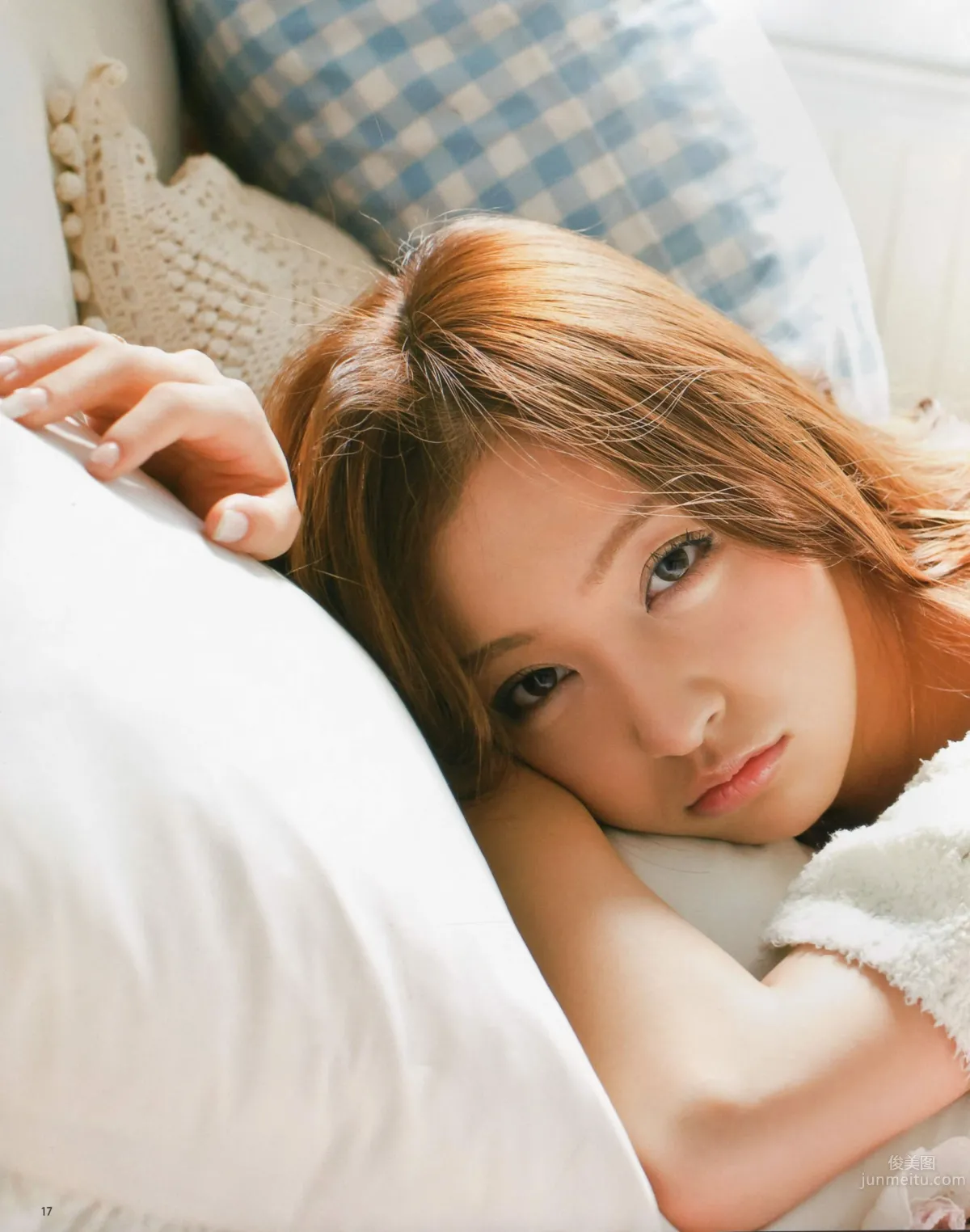 [Bomb Magazine] 2012 No.04 板野友美 松井咲子 佐藤すみれ DiVA 石原里美 中村靜香 篠崎愛 佐佐木優佳里_15