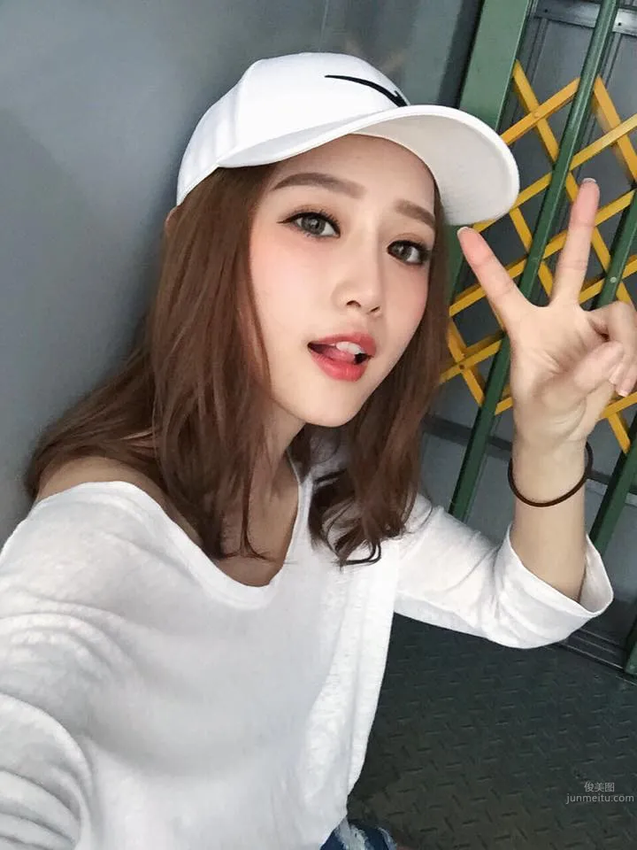 陳玟予- 白皙美腿甜美臉蛋超迷人!! 40