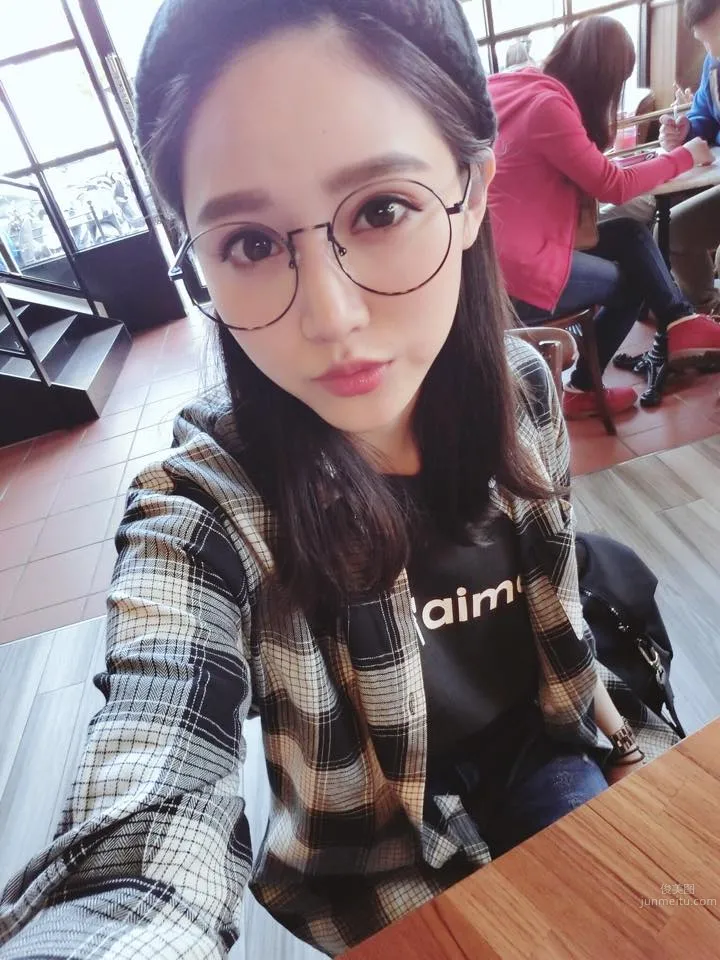 陳玟予- 白皙美腿甜美臉蛋超迷人!! 47